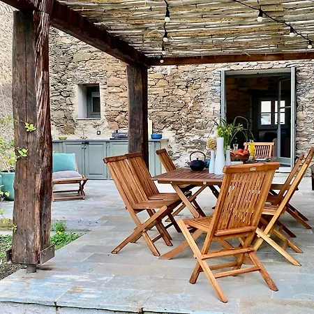 Maison De Charme Entre Mer, Plages Et Montagne *